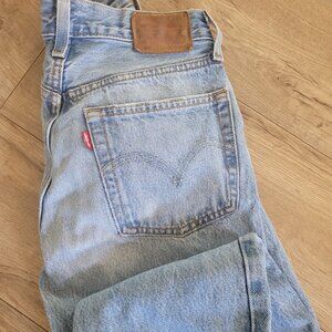 Size 24 length 30 LEVI Distress Jeans